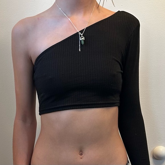 Asymmetrical crop top - Picture 1 of 2